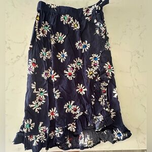 Hanna Andersson Navy Floral Faux Wrap Skirt, Size 10 (girls). 🌸